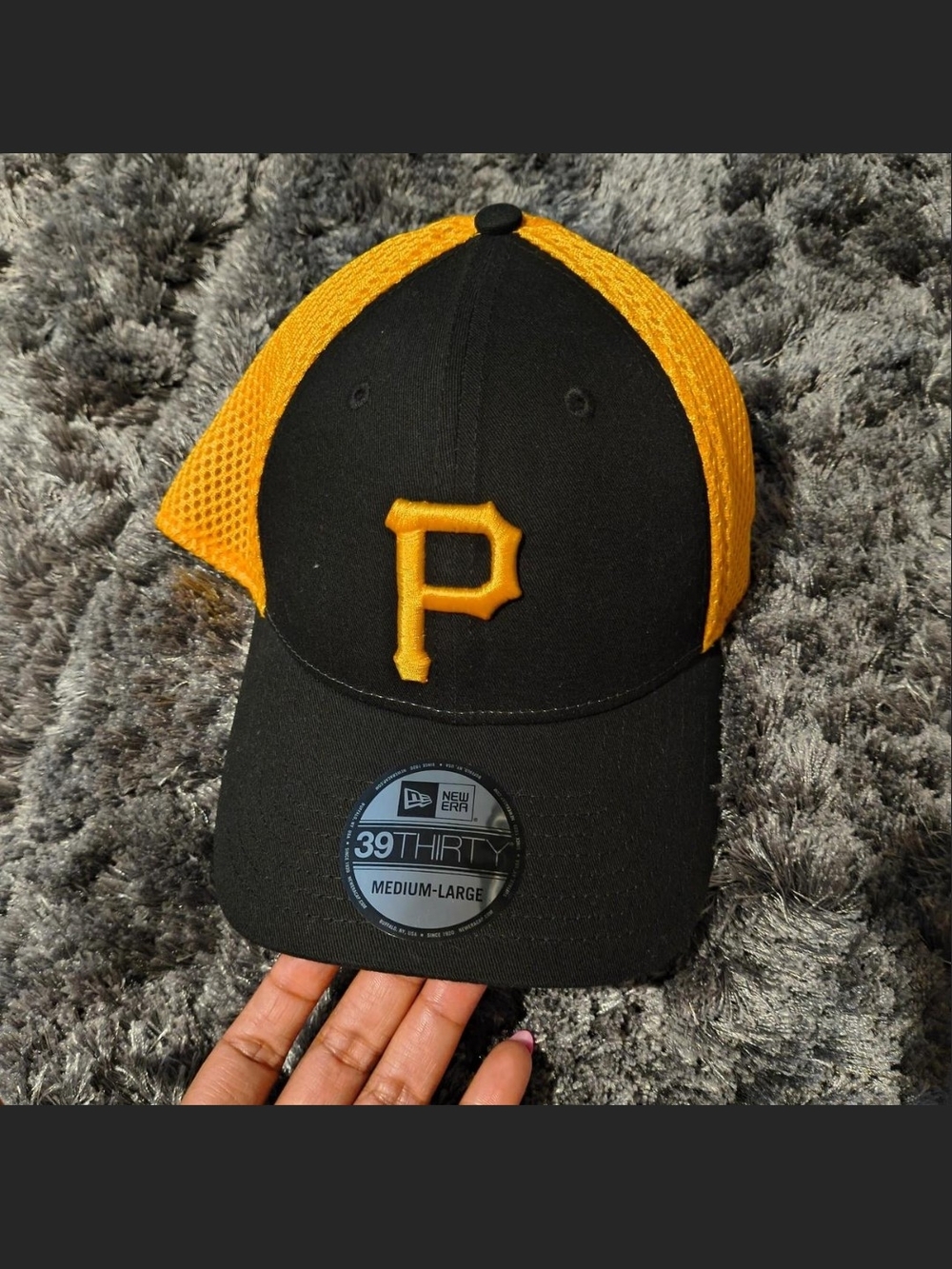 New Era Black and Yellow Pittsburgh Pirates 39THIRTY Mesh Back Hat